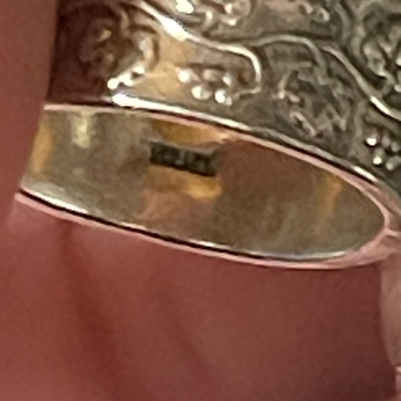 Signed Israel Round Cabochon Jade Stone & 925 B Silver Grape Vine Motif Ring - Picture 10 of 11